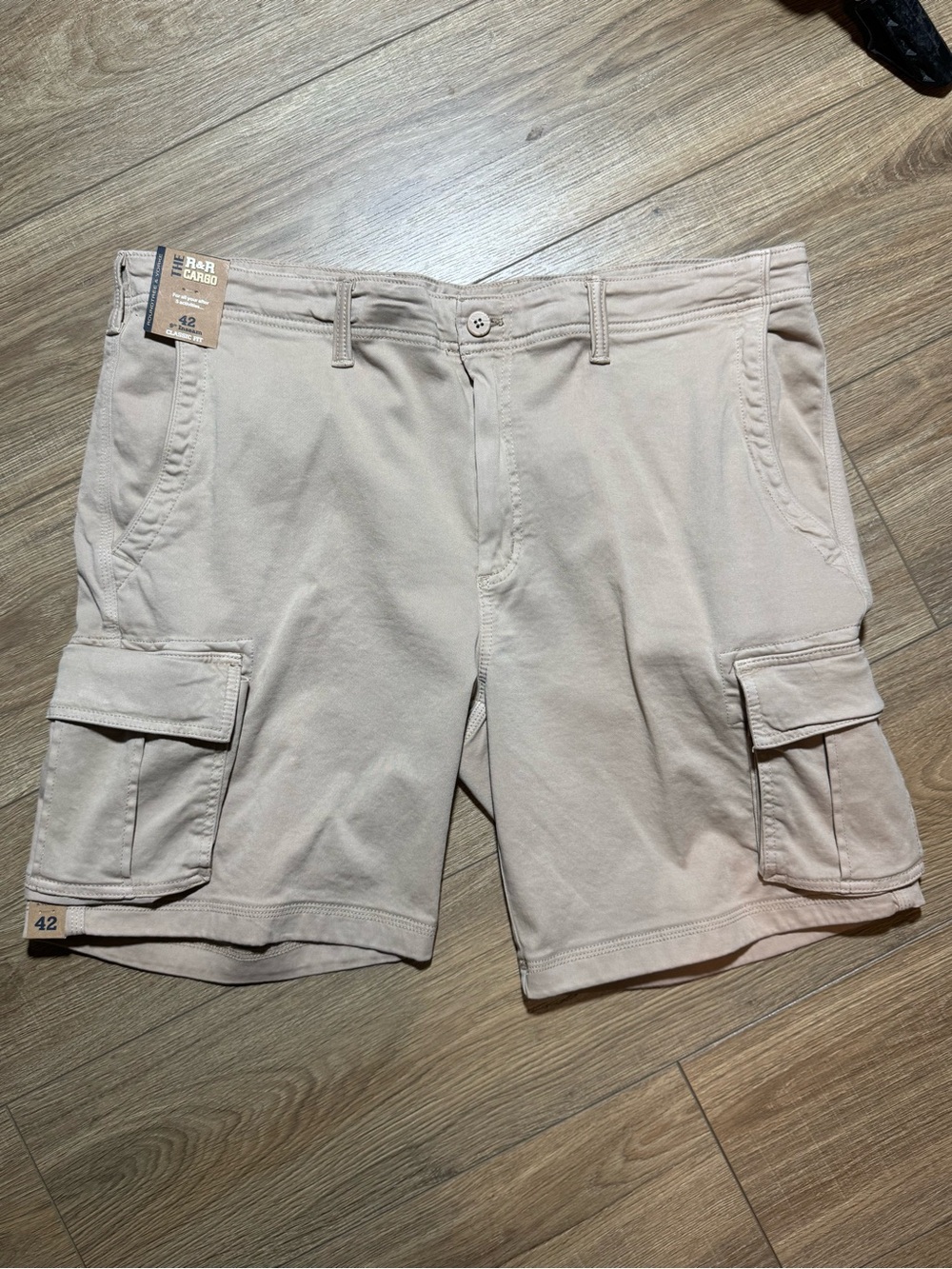 Roundtree & Yorke Men's Cargo Shorts - Light Beige